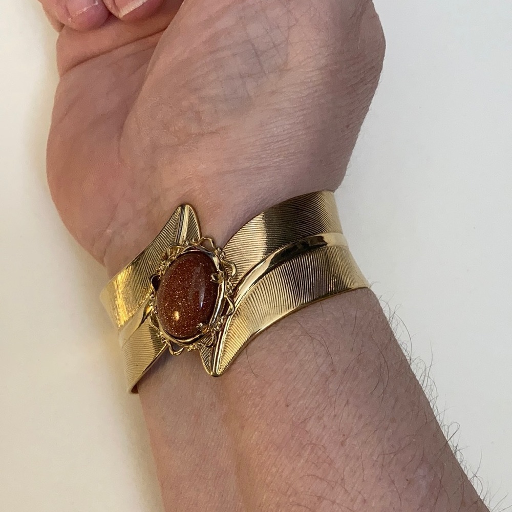 Elegant ladies bracelet